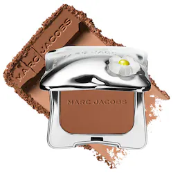 Marc Jacobs Beauty Legally Bronze Talc-Free Blurring Powder Bronzer - Image 3